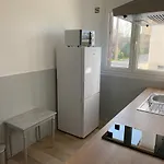 Lacolline-ponthebert,com - Entier Rénové -grand Parking Gratuit, équipé, Confortable, Netflix Et Amazon Prime Gratuits Et Illimités, Matelas Emma, Lave Linge, Vue Sur La Vallée, Rdc
