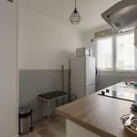 Appartamento Lacolline-ponthebert,com - Entier Rénové -grand Parking Gratuit, équipé, Confortable, Netflix Et Amazon Prime Gratuits Et Illimités, Matelas Emma, Lave Linge, Vue Sur La Vallée, Rdc