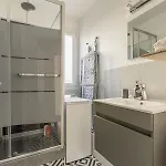Appartamento Lacolline-ponthebert,com - Entier Rénové -grand Parking Gratuit, équipé, Confortable, Netflix Et Amazon Prime Gratuits Et Illimités, Matelas Emma, Lave Linge, Vue Sur La Vallée, Rdc *