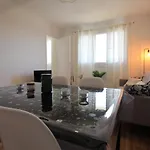 Lacolline-ponthebert,com - Entier Rénové -grand Parking Gratuit, équipé, Confortable, Netflix Et Amazon Prime Gratuits Et Illimités, Matelas Emma, Lave Linge, Vue Sur La Vallée, Rdc Appartamento