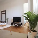Appartamento Lacolline-ponthebert,com - Entier Rénové -grand Parking Gratuit, équipé, Confortable, Netflix Et Amazon Prime Gratuits Et Illimités, Matelas Emma, Lave Linge, Vue Sur La Vallée, Rdc *