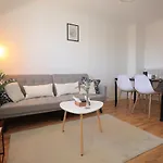 Appartamento Lacolline-ponthebert,com - Entier Rénové -grand Parking Gratuit, équipé, Confortable, Netflix Et Amazon Prime Gratuits Et Illimités, Matelas Emma, Lave Linge, Vue Sur La Vallée, Rdc *