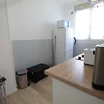 Appartamento Lacolline-ponthebert,com - Entier Rénové -grand Parking Gratuit, équipé, Confortable, Netflix Et Amazon Prime Gratuits Et Illimités, Matelas Emma, Lave Linge, Vue Sur La Vallée, Rdc