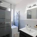 Lacolline-ponthebert,com - Entier Rénové -grand Parking Gratuit, équipé, Confortable, Netflix Et Amazon Prime Gratuits Et Illimités, Matelas Emma, Lave Linge, Vue Sur La Vallée, Rdc