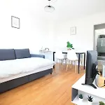 Appartamento Lacolline-ponthebert,com - Entier Rénové -grand Parking Gratuit, équipé, Confortable, Netflix Et Amazon Prime Gratuits Et Illimités, Matelas Emma, Lave Linge, Vue Sur La Vallée, Rdc *