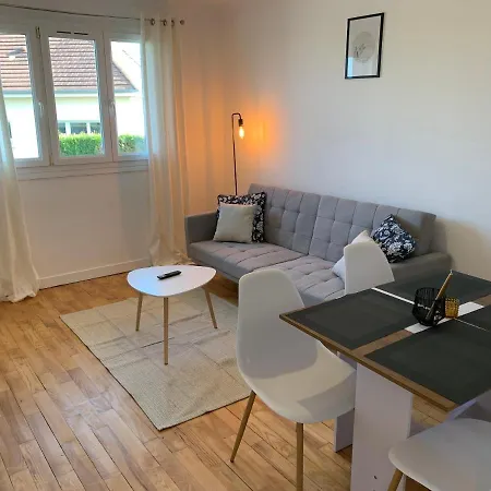 Valley View Retreat: Fully Renovated With Free Parking And Streaming