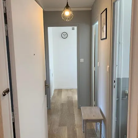 Grand Parking Gratuit, De 1 A 4 Personnes, Equipe, Netflix, Amazon Prime Gratuits Et Illimites, Matelas Emma, Lave Linge, Vue Sur La Vallee, Rdc Lägenhet Pont-Hebert