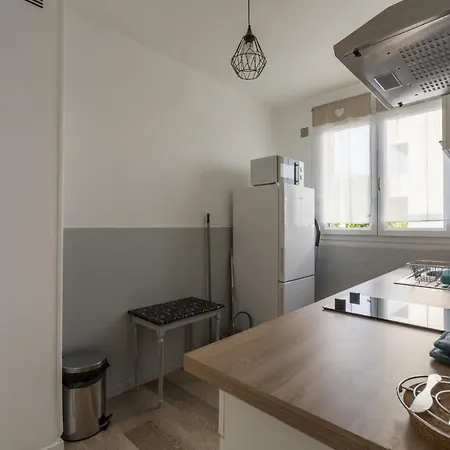 Lägenhet Grand Parking Gratuit, De 1 A 4 Personnes, Equipe, Netflix, Amazon Prime Gratuits Et Illimites, Matelas Emma, Lave Linge, Vue Sur La Vallee, Rdc