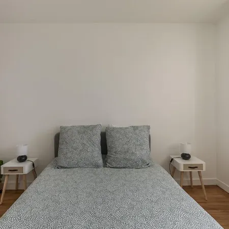 Grand Parking Gratuit, De 1 A 4 Personnes, Equipe, Netflix, Amazon Prime Gratuits Et Illimites, Matelas Emma, Lave Linge, Vue Sur La Vallee, Rdc