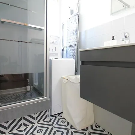 Grand Parking Gratuit, De 1 A 4 Personnes, Equipe, Netflix, Amazon Prime Gratuits Et Illimites, Matelas Emma, Lave Linge, Vue Sur La Vallee, Rdc *