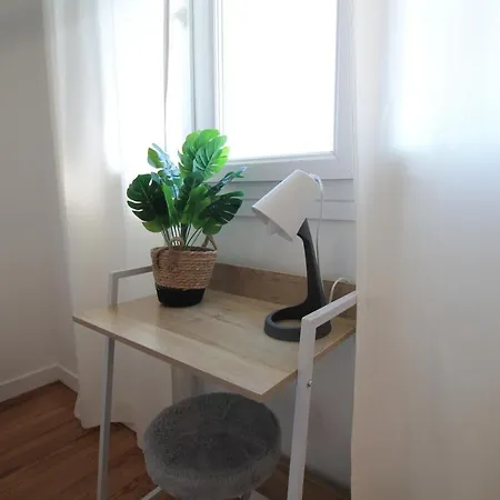 Grand Parking Gratuit, De 1 A 4 Personnes, Equipe, Netflix, Amazon Prime Gratuits Et Illimites, Matelas Emma, Lave Linge, Vue Sur La Vallee, Rdc