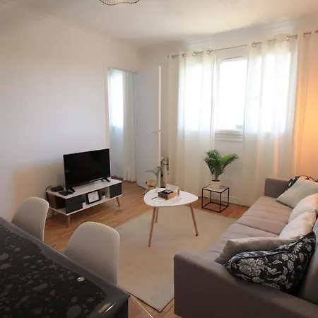 Apartment Valley View Retreat: Fully Renovated With Free Parking And Streaming *