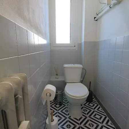 Lägenhet Grand Parking Gratuit, De 1 A 4 Personnes, Equipe, Netflix, Amazon Prime Gratuits Et Illimites, Matelas Emma, Lave Linge, Vue Sur La Vallee, Rdc