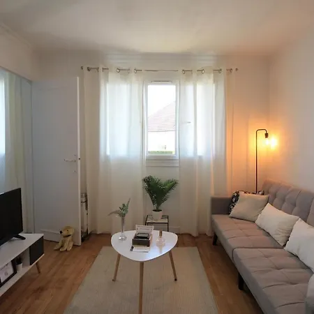 Grand Parking Gratuit, De 1 A 4 Personnes, Equipe, Netflix, Amazon Prime Gratuits Et Illimites, Matelas Emma, Lave Linge, Vue Sur La Vallee, Rdc Lägenhet *