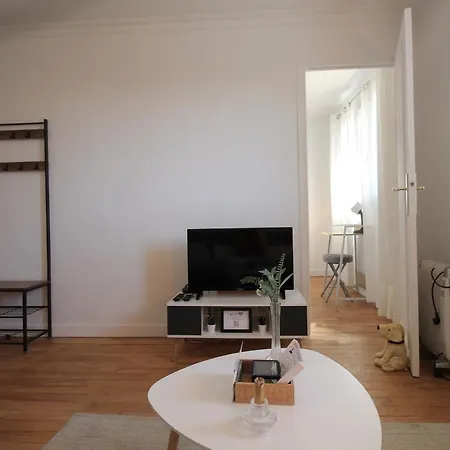 Grand Parking Gratuit, De 1 A 4 Personnes, Equipe, Netflix, Amazon Prime Gratuits Et Illimites, Matelas Emma, Lave Linge, Vue Sur La Vallee, Rdc