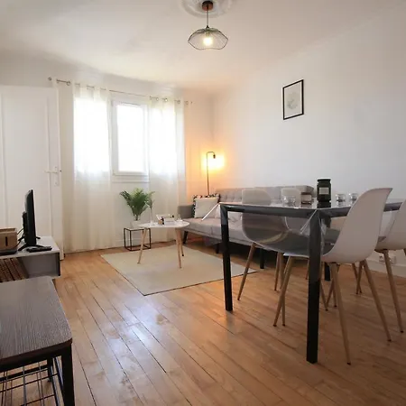 Grand Parking Gratuit, De 1 A 4 Personnes, Equipe, Netflix, Amazon Prime Gratuits Et Illimites, Matelas Emma, Lave Linge, Vue Sur La Vallee, Rdc Pont-Hebert