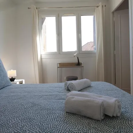 Apartment Valley View Retreat: Fully Renovated With Free Parking And Streaming Pont-Hebert