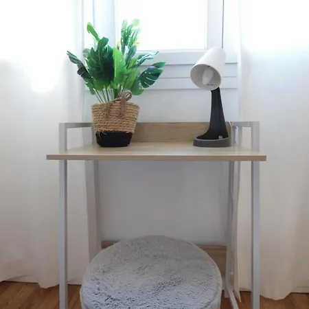 La Colline - - Com - Grand Parking Gratuit, De 1 A 4 Personnes, Equipe, Netflix, Amazon Prime Gratuits Et Illimites, Matelas Emma, Lave Linge, Vue Sur La Vallee, Rdc Appartement