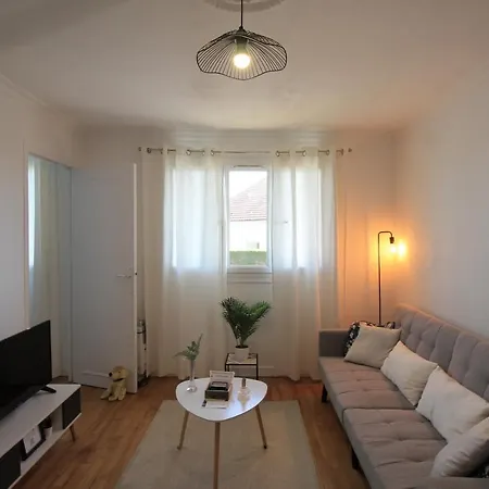 Apartment Valley View Retreat: Fully Renovated With Free Parking And Streaming *
