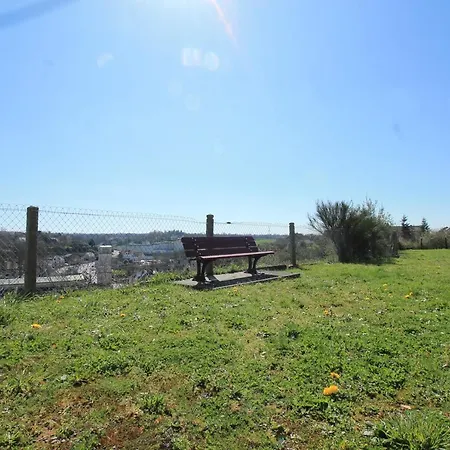 Apartment Valley View Retreat: Fully Renovated With Free Parking And Streaming