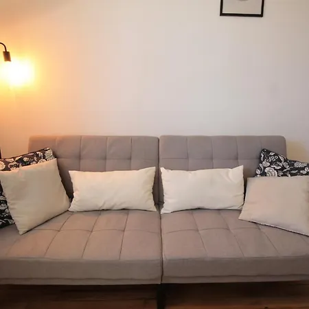 Grand Parking Gratuit, De 1 A 4 Personnes, Equipe, Netflix, Amazon Prime Gratuits Et Illimites, Matelas Emma, Lave Linge, Vue Sur La Vallee, Rdc