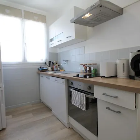 Grand Parking Gratuit, De 1 A 4 Personnes, Equipe, Netflix, Amazon Prime Gratuits Et Illimites, Matelas Emma, Lave Linge, Vue Sur La Vallee, Rdc Lägenhet