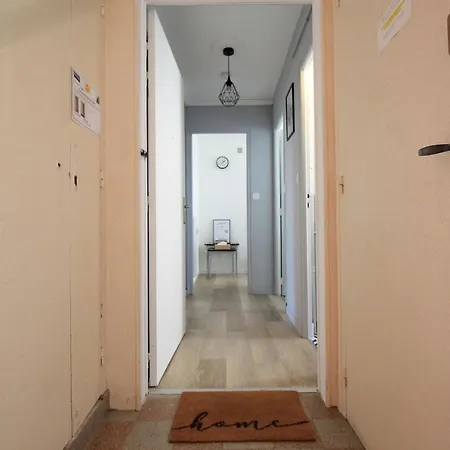 Lägenhet Grand Parking Gratuit, De 1 A 4 Personnes, Equipe, Netflix, Amazon Prime Gratuits Et Illimites, Matelas Emma, Lave Linge, Vue Sur La Vallee, Rdc *