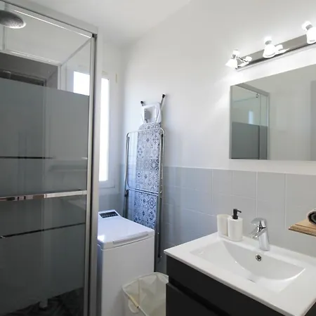 Valley View Retreat: Fully Renovated With Free Parking And Streaming