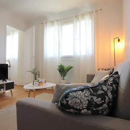 Grand Parking Gratuit, De 1 A 4 Personnes, Equipe, Netflix, Amazon Prime Gratuits Et Illimites, Matelas Emma, Lave Linge, Vue Sur La Vallee, Rdc *