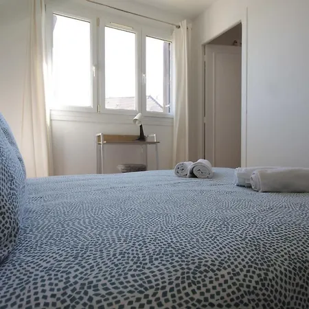 Grand Parking Gratuit, De 1 A 4 Personnes, Equipe, Netflix, Amazon Prime Gratuits Et Illimites, Matelas Emma, Lave Linge, Vue Sur La Vallee, Rdc Lägenhet Pont-Hebert