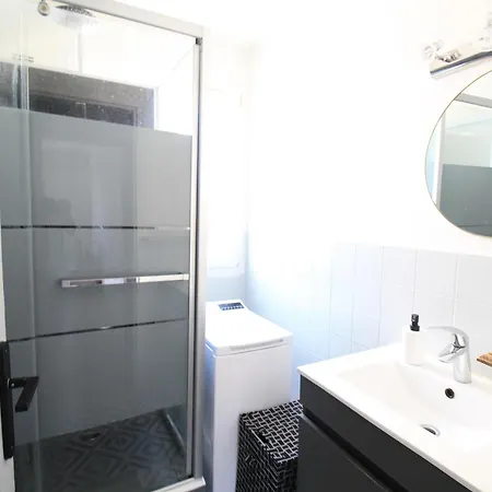 Valley View Retreat: Fully Renovated With Free Parking And Streaming