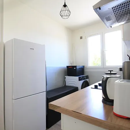 Apartment Valley View Retreat: Fully Renovated With Free Parking And Streaming *