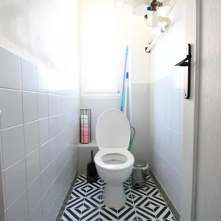 Apartment Valley View Retreat: Fully Renovated With Free Parking And Streaming Pont-Hebert