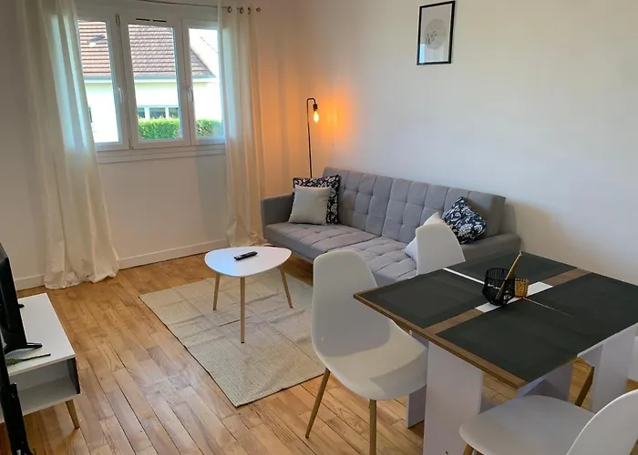 Lacolline-ponthebert,com - Entier Rénové -grand Parking Gratuit, équipé, Confortable, Netflix Et Amazon Prime Gratuits Et Illimités, Matelas Emma, Lave Linge, Vue Sur La Vallée, Rdc