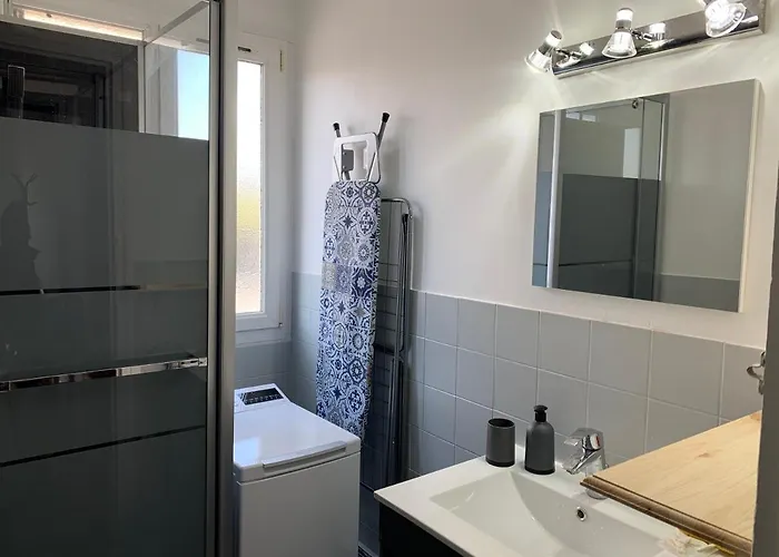 Grand Parking Gratuit, De 1 A 4 Personnes, Equipe, Netflix, Amazon Prime Gratuits Et Illimites, Matelas Emma, Lave Linge, Vue Sur La Vallee, Rdc Apartman Pont-Hebert