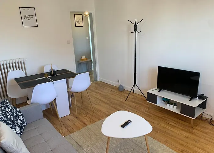 Appartamento Lacolline-ponthebert,com - Entier Rénové -grand Parking Gratuit, équipé, Confortable, Netflix Et Amazon Prime Gratuits Et Illimités, Matelas Emma, Lave Linge, Vue Sur La Vallée, Rdc *