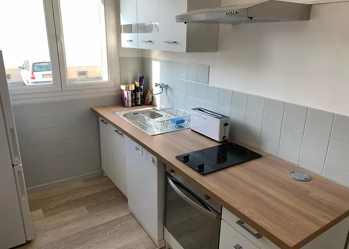 Lacolline-ponthebert,com - Entier Rénové -grand Parking Gratuit, équipé, Confortable, Netflix Et Amazon Prime Gratuits Et Illimités, Matelas Emma, Lave Linge, Vue Sur La Vallée, Rdc * Pont-Hebert