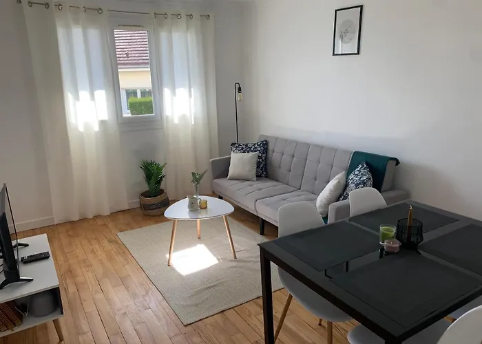 Grand Parking Gratuit, De 1 A 4 Personnes, Equipe, Netflix, Amazon Prime Gratuits Et Illimites, Matelas Emma, Lave Linge, Vue Sur La Vallee, Rdc Apartman *