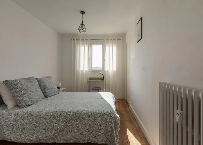 Lacolline-ponthebert,com - Entier Rénové -grand Parking Gratuit, équipé, Confortable, Netflix Et Amazon Prime Gratuits Et Illimités, Matelas Emma, Lave Linge, Vue Sur La Vallée, Rdc Pont-Hebert