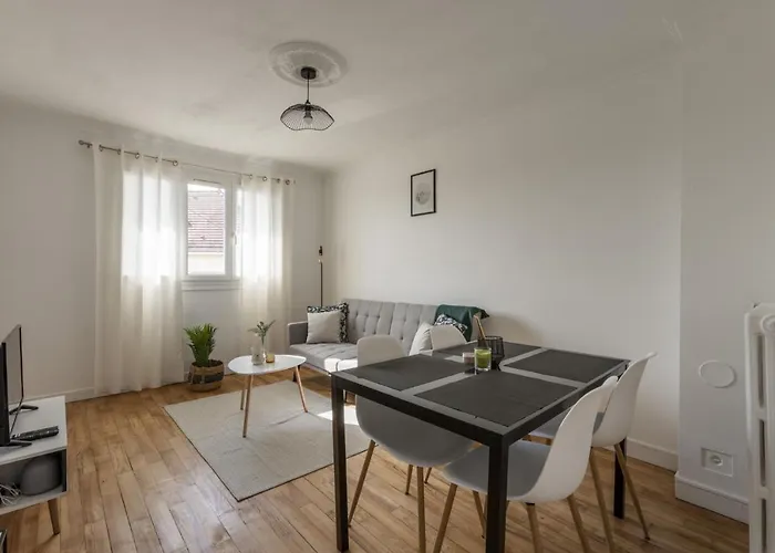 Appartamento Lacolline-ponthebert,com - Entier Rénové -grand Parking Gratuit, équipé, Confortable, Netflix Et Amazon Prime Gratuits Et Illimités, Matelas Emma, Lave Linge, Vue Sur La Vallée, Rdc