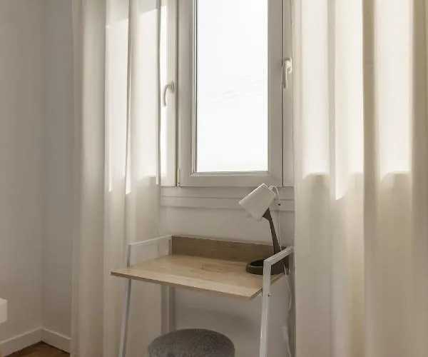 Appartamento Lacolline-ponthebert,com - Entier Rénové -grand Parking Gratuit, équipé, Confortable, Netflix Et Amazon Prime Gratuits Et Illimités, Matelas Emma, Lave Linge, Vue Sur La Vallée, Rdc Pont-Hebert