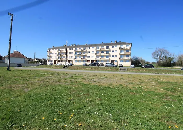 Grand Parking Gratuit, De 1 A 4 Personnes, Equipe, Netflix, Amazon Prime Gratuits Et Illimites, Matelas Emma, Lave Linge, Vue Sur La Vallee, Rdc Pont-Hebert