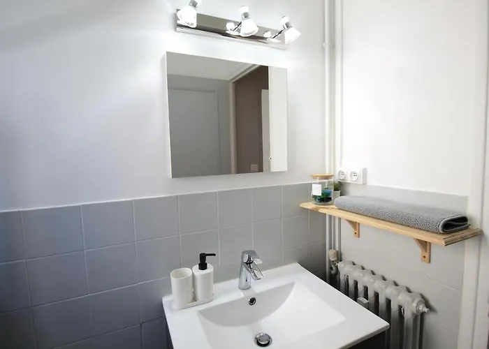 Lacolline-ponthebert,com - Entier Rénové -grand Parking Gratuit, équipé, Confortable, Netflix Et Amazon Prime Gratuits Et Illimités, Matelas Emma, Lave Linge, Vue Sur La Vallée, Rdc *