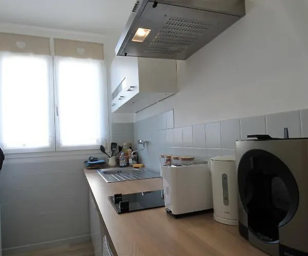 Lacolline-ponthebert,com - Entier Rénové -grand Parking Gratuit, équipé, Confortable, Netflix Et Amazon Prime Gratuits Et Illimités, Matelas Emma, Lave Linge, Vue Sur La Vallée, Rdc Pont-Hebert