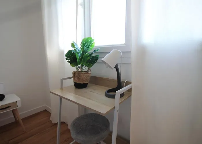 Grand Parking Gratuit, De 1 A 4 Personnes, Equipe, Netflix, Amazon Prime Gratuits Et Illimites, Matelas Emma, Lave Linge, Vue Sur La Vallee, Rdc