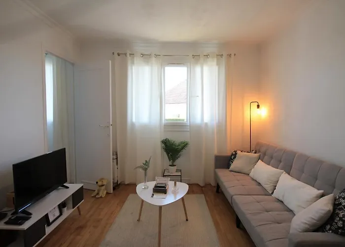 Grand Parking Gratuit, De 1 A 4 Personnes, Equipe, Netflix, Amazon Prime Gratuits Et Illimites, Matelas Emma, Lave Linge, Vue Sur La Vallee, Rdc Apartman *