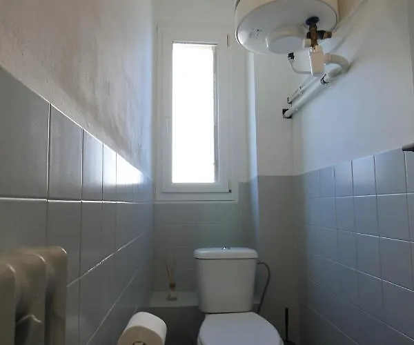 Appartamento Lacolline-ponthebert,com - Entier Rénové -grand Parking Gratuit, équipé, Confortable, Netflix Et Amazon Prime Gratuits Et Illimités, Matelas Emma, Lave Linge, Vue Sur La Vallée, Rdc *