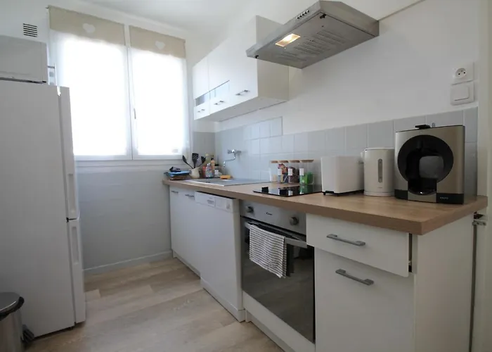 Grand Parking Gratuit, De 1 A 4 Personnes, Equipe, Netflix, Amazon Prime Gratuits Et Illimites, Matelas Emma, Lave Linge, Vue Sur La Vallee, Rdc Apartman