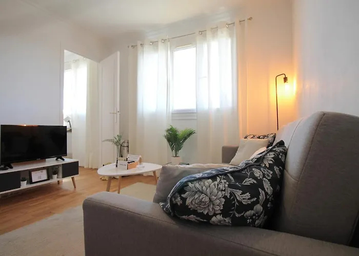 Lacolline-ponthebert,com - Entier Rénové -grand Parking Gratuit, équipé, Confortable, Netflix Et Amazon Prime Gratuits Et Illimités, Matelas Emma, Lave Linge, Vue Sur La Vallée, Rdc *