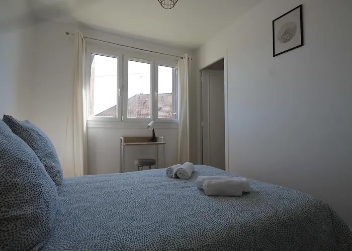 Lacolline-ponthebert,com - Entier Rénové -grand Parking Gratuit, équipé, Confortable, Netflix Et Amazon Prime Gratuits Et Illimités, Matelas Emma, Lave Linge, Vue Sur La Vallée, Rdc Appartamento